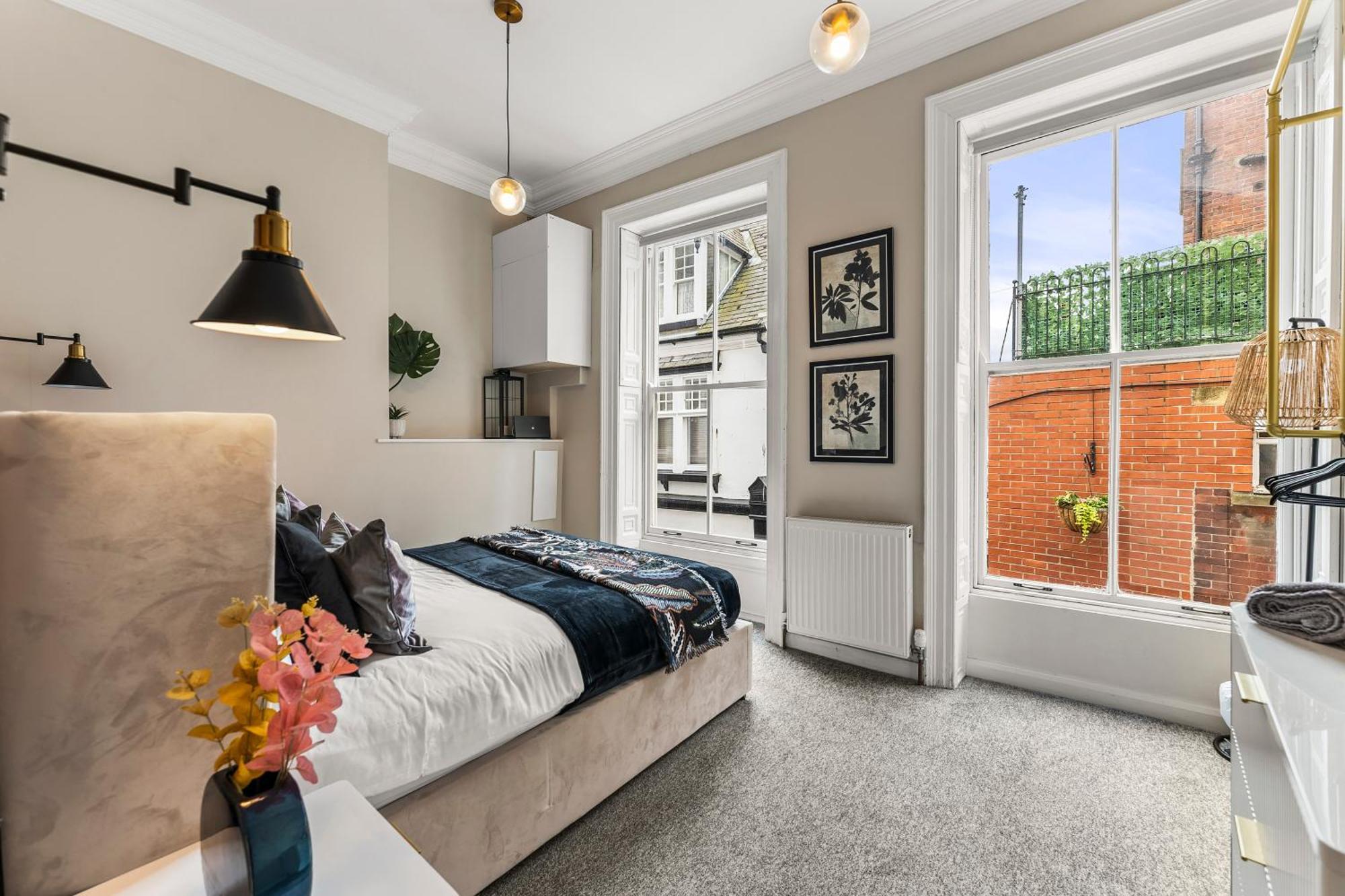 Lavish Central Abode - Garden Terrace Apartment